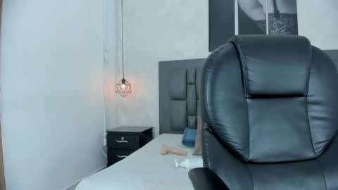 Snapshot of valerie_rouse chatting on 01.17.25 Valerie online show from 01.17.25