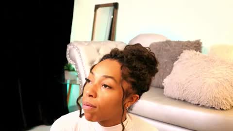 Snapshot of valeriebony chatting on 10.21.25 Valerie Style3 online show from 10.21.25