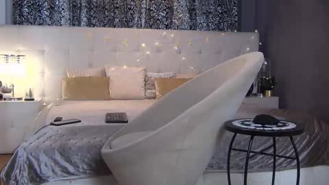 Valerie online show from 12.20.25