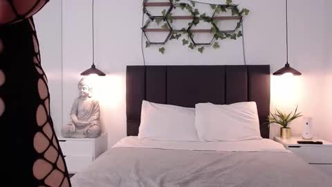 Snapshot of valerigh_ chatting on 02.06.25 VALERI online show from 02.06.25