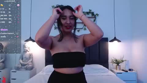 Snapshot of valerigh_ chatting on 02.10.25 VALERI online show from 02.10.25