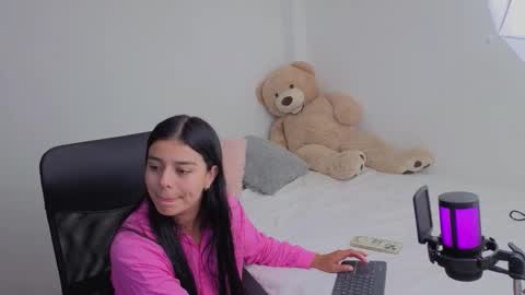 Juli C online show from 12.18.25