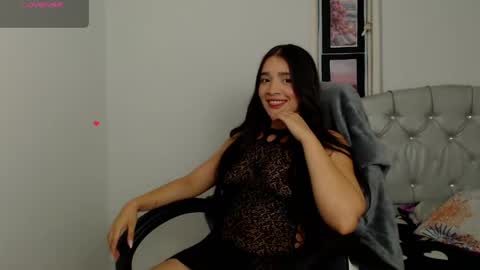 Snapshot of valery_alejo chatting on 05.19.26 valeria online show from 05.19.26