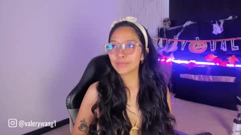 Snapshot of valery_wang chatting on 10.09.25 Val online show from 10.09.25