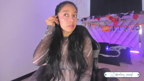 Snapshot of valery_wang chatting on 10.24.25 Val online show from 10.24.25