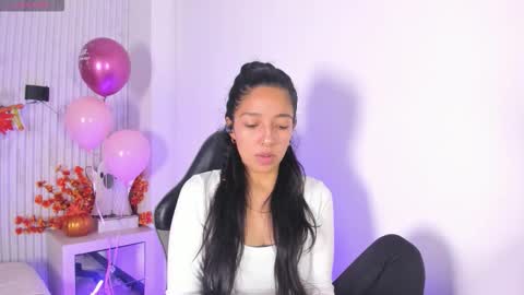 Snapshot of valery_wang chatting on 10.25.25 Val online show from 10.25.25