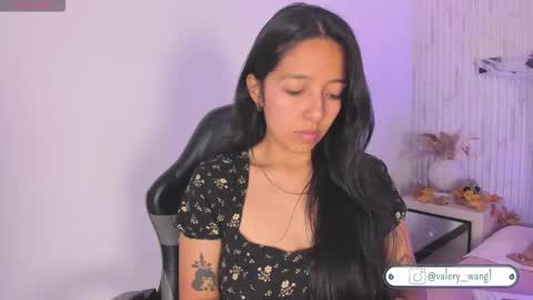 Snapshot of valery_wang chatting on 10.28.25 Val online show from 10.28.25