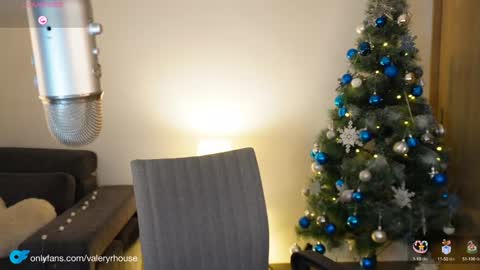 Snapshot of valeryrhouse_ chatting on 12.21.24 All my links here online show from 12.21.24