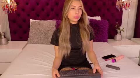 Snapshot of valeygomez chatting on 02.07.26 Valey online show from 02.07.26