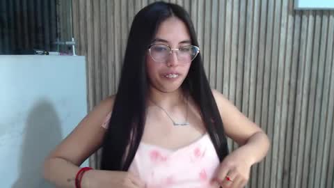 Snapshot of valk_diaz chatting on 04.06.26 Valk online show from 04.06.26