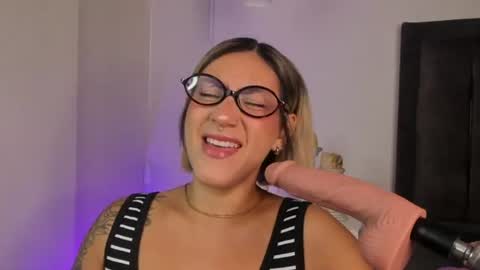 Snapshot of valka_doll chatting on 06.25.26 valka_doll online show from 06.25.26
