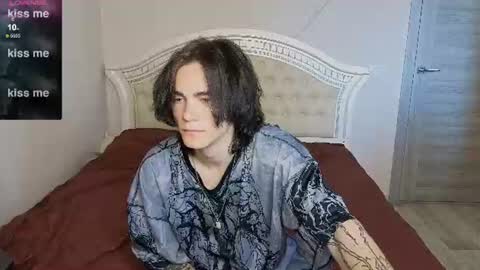 Snapshot of valket chatting on 07.25.26 Shiro online show from 07.25.26