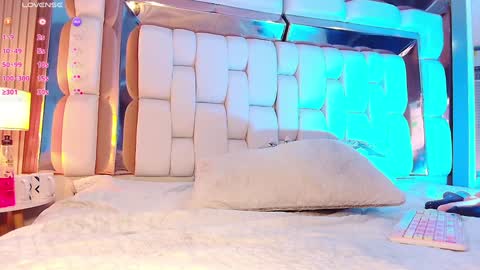 Valkiria moore  online show from 01.22.25