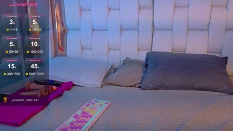 Valkiria moore  online show from 10.05.25