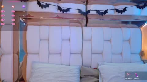 Valkiria moore  online show from 10.13.25