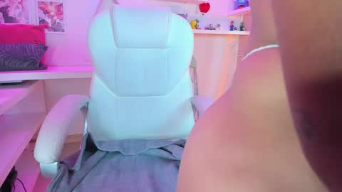 Snapshot of valkiria_ponce chatting on 04.27.26 Valkiria online show from 04.27.26
