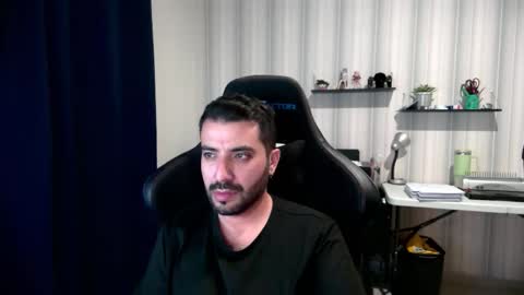 Snapshot of vallartamexi chatting on 10.24.25 Roberto Carlos online show from 10.24.25