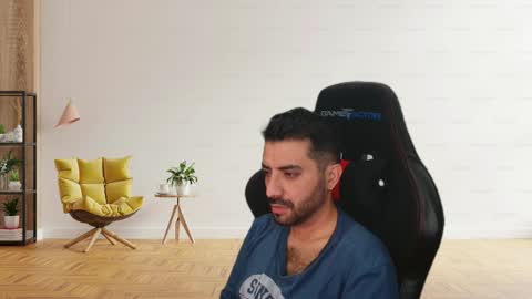 Snapshot of vallartamexi chatting on 12.04.25 Roberto Carlos online show from 12.04.25