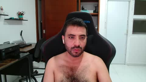 Snapshot of vallartamexi chatting on 04.05.26 Roberto Carlos online show from 04.05.26