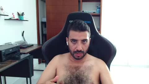 Snapshot of vallartamexi chatting on 04.30.26 Roberto Carlos online show from 04.30.26