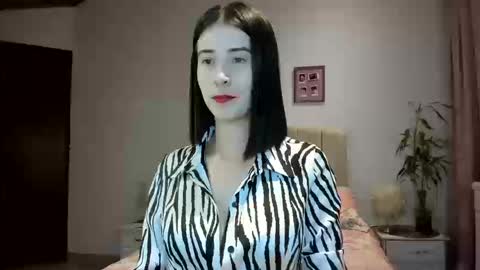 Snapshot of vallejo_macarena chatting on 09.25.25 Macarena online show from 09.25.25