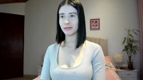 Snapshot of vallejo_macarena chatting on 10.11.25 Macarena online show from 10.11.25