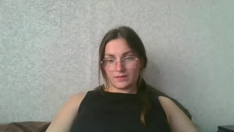 Snapshot of valleria21 chatting on 05.25.26 valleria21 online show from 05.25.26