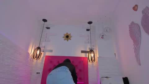 Vallolet Peach  online show from 02.12.25