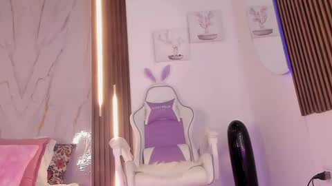 Vallolet Peach  online show from 09.12.25