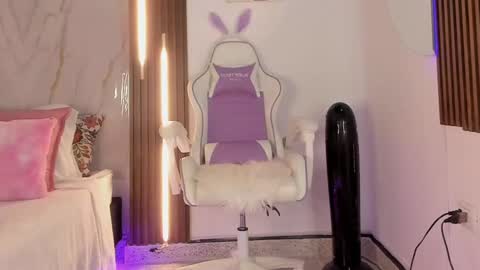 Vallolet Peach  online show from 09.14.25