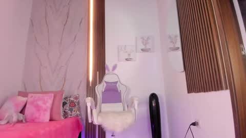 Vallolet Peach  online show from 09.25.25