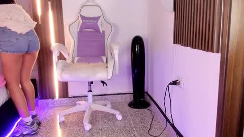 Vallolet Peach  online show from 10.18.25