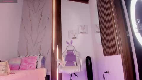 Vallolet Peach  online show from 11.04.25