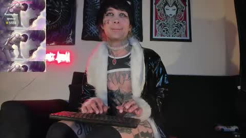 david guzman i model independenthelp me with a thumbs up online show from 02.07.26