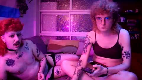 Snapshot of vampiretranssex chatting on 09.21.25 Nadja Laszlo online show from 09.21.25