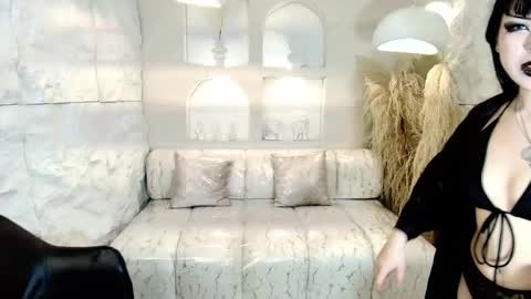 Snapshot of vampkitty_r chatting on 02.12.26 vampkitty_r online show from 02.12.26