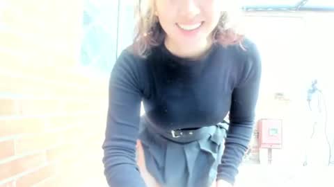Snapshot of vanandjuani chatting on 06.19.26 vanessa online show from 06.19.26