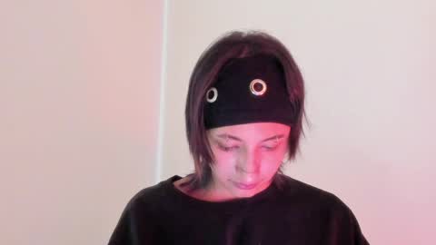 Snapshot of vandalovee chatting on 05.11.26 Babi Alu online show from 05.11.26