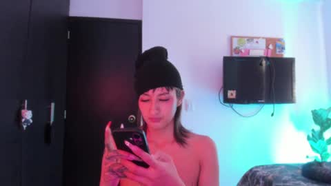 Snapshot of vandalovee chatting on 05.17.26 Babi Alu online show from 05.17.26