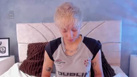 Snapshot of vane_grey chatting on 07.25.26 vane_grey online show from 07.25.26