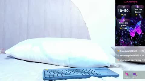 V A N E  online show from 09.28.25