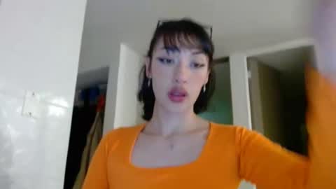 Snapshot of vanesaafoxx chatting on 11.13.25 Vans online show from 11.13.25