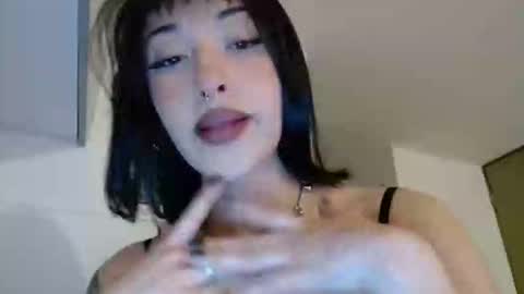 Snapshot of vanesaafoxx chatting on 02.06.26 Vans online show from 02.06.26