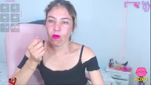 Snapshot of vanessa_21__ chatting on 10.05.25 vanessa_21__ online show from 10.05.25