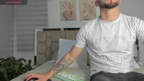 Vanessa  Please help me with your thumbs up its important  online show from 01.13.26