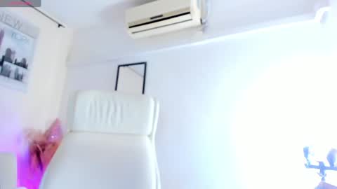 Snapshot of vanessa_gonzaless chatting on 02.04.25 Vanessa online show from 02.04.25