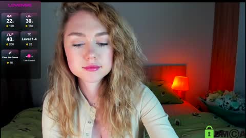 Snapshot of vanessa_maes chatting on 12.10.24 Vanessa Maes online show from 12.10.24