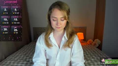 Snapshot of vanessa_maes chatting on 02.10.25 Vanessa Maes online show from 02.10.25