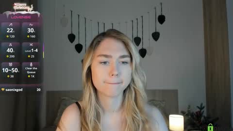 Snapshot of vanessa_maes chatting on 12.17.25 Vanessa Maes online show from 12.17.25