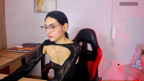 Snapshot of vanessaboch chatting on 05.18.26 Vanessa online show from 05.18.26